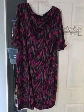 Avenue Black and Magenta Abstract Midi Dress